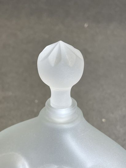 LALIQUE for Nina RICCI:
Two bottles in molded...