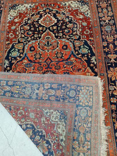 Tapis d'Orient en laine et soie
200 x 136...