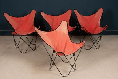 Suite de quatre fauteuils pliants type Butterfly.
Années...