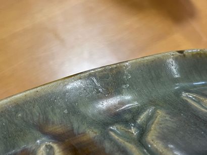 Eugène LION (1864-1945)
Stoneware pot cover...