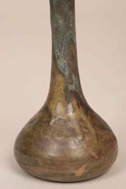 Theo PERROT (1856-1942). 
Stoneware soliflore...