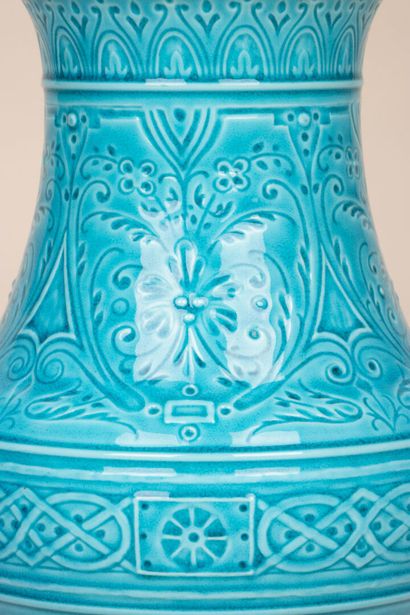 Manufacture de Sèvres -
Vase couvert en porcelaine...