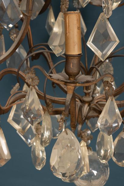 Lustre à pampilles à huit lumières. 
H. :86...