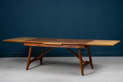Table rectangulaire en chêne clair, allonges...