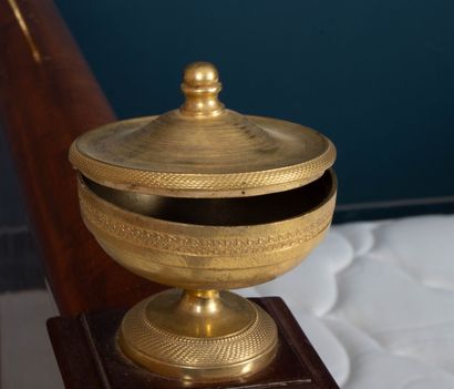 Lit en acajou et placage d'acajou, bronze...