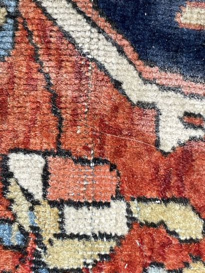 Tapis d'Orient en laine et soie
200 x 136...
