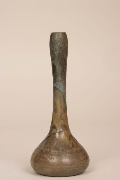 Theo PERROT (1856-1942). 
Stoneware soliflore...
