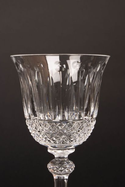SAINT LOUIS Modèle Tommy.
Quatre verres à...