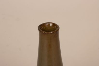 Auguste DELAHERCHE (1857-1940)
Vase en grès...