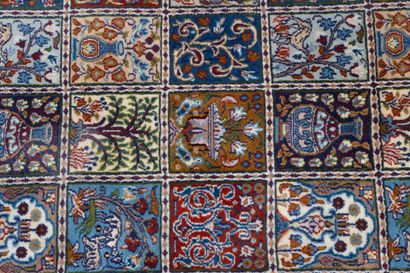 Tapis d'Orient en laine à décor de multiples...