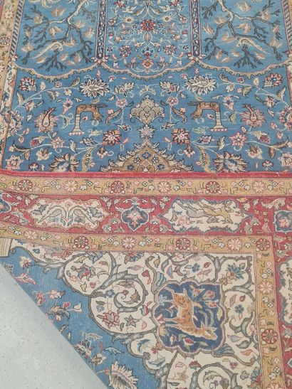 Tapis d'Orient
220 x 143 cm
Franges abim...