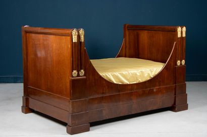 Lit bateau en acajou et placage d'acajou,...