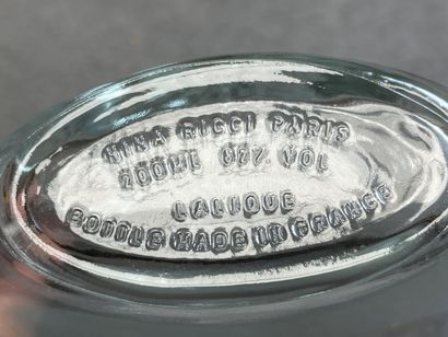 LALIQUE for Nina RICCI:
Two bottles in molded...