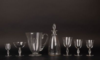 LALIQUE FRANCE Fontainebleau service.
Set...