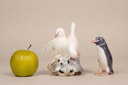 Royal Copenhague - Deux statuettes en porcelaine...
