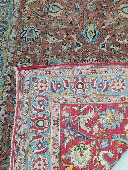 Tapis laine et soie
210 x 140 cm
Usures et...