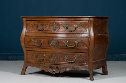 Commode tombeau en bois fruitier ouvrant...