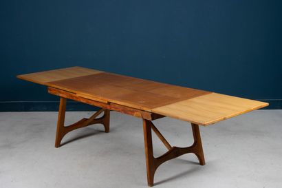 Table rectangulaire en chêne clair, allonges...
