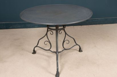 Table de jardin ronde.
Style Arras.
Métal...