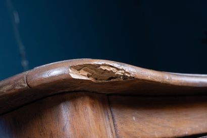 Commode tombeau en bois fruitier ouvrant...