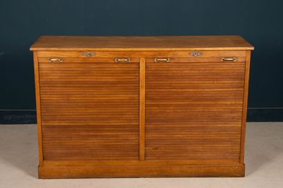Buffet formant classeur à rideaux en deux...