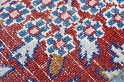 Tapis d'Orient en laine à décor de multiples...