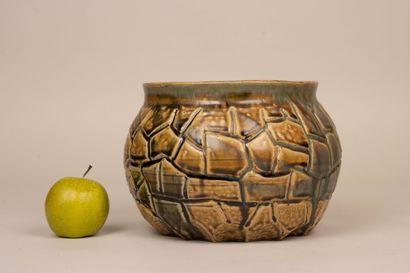 Eugène LION (1864-1945)
Stoneware pot cover...