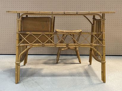 Bureau et son tabouret en rotin
74 x 110...