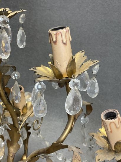 Suspension en tôle à dix lumières décor floral...