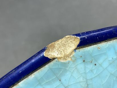 Emaux de LONGWY.
Plat sur talon. 
H. :7 cm
D....