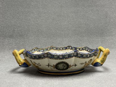 Ensemble de faïence de Gien. 
Melonnière,...