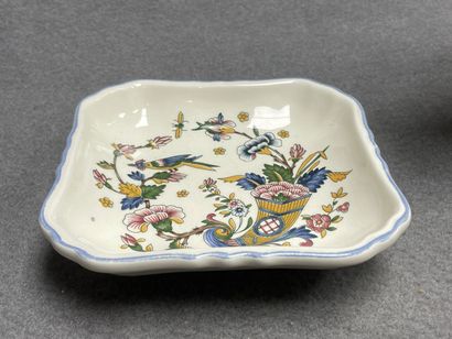 Ensemble de faïence de Gien. 
Melonnière,...