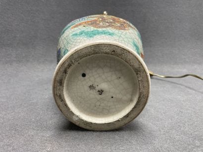 Pied de lampe en porcelaine Satsuma. 
H....