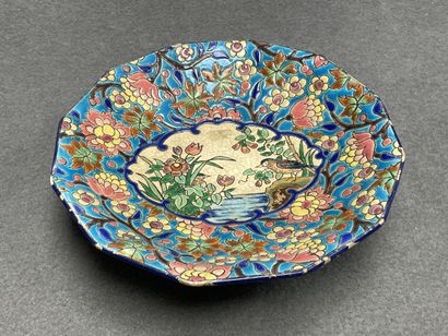 Emaux de LONGWY.
Plat sur talon. 
H. :7 cm
D....