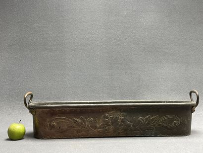 Poissonnière en cuivre. 
19 x 74 x 21 cm...