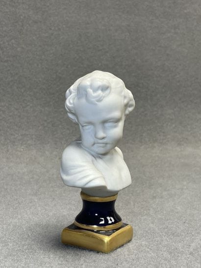 Buste de putti en faïence de Limoges sur...