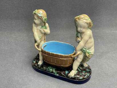 MINTON dans le goût de 
Jardinière en barbotine...