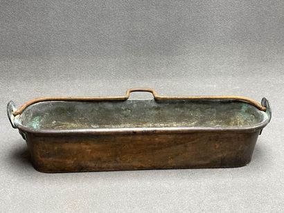 Poissonnière en cuivre. 
16 x 64 x 18 cm...