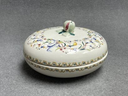 Ensemble de faïence de Gien. 
Melonnière,...
