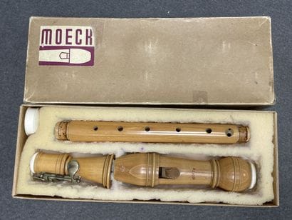 Moeck. 
Flûte en bois. 
L. :48 cm.