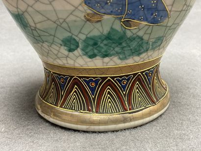 Pied de lampe en porcelaine Satsuma. 
H....