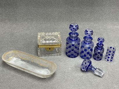 Lot de verrerie: 
- Partie de garniture de...