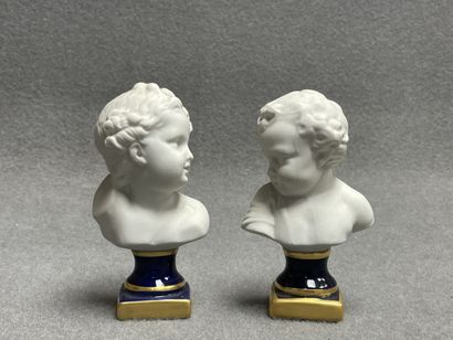 Buste de putti en faïence de Limoges sur...