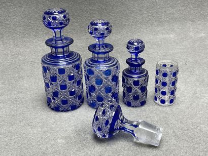 Lot de verrerie: 
- Partie de garniture de...