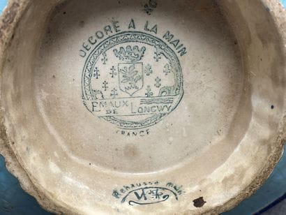 Emaux de LONGWY.
Plat sur talon. 
H. :7 cm
D....