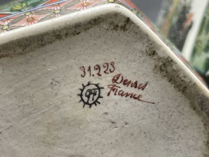DESVRES Paire de vases en faience à décor...