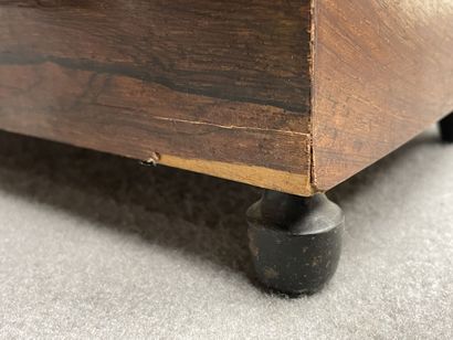Commode et landau de poupées. 
32 x 39 x...