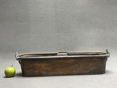 Poissonnière en cuivre. 
16 x 64 x 18 cm...