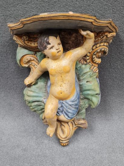 Paire d'appliques en faience à décor de putti
Italie...