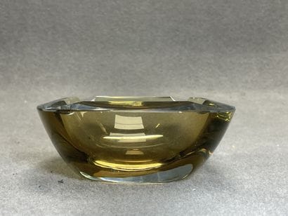 Ensemble de trois pièces en cristal étranger
-...